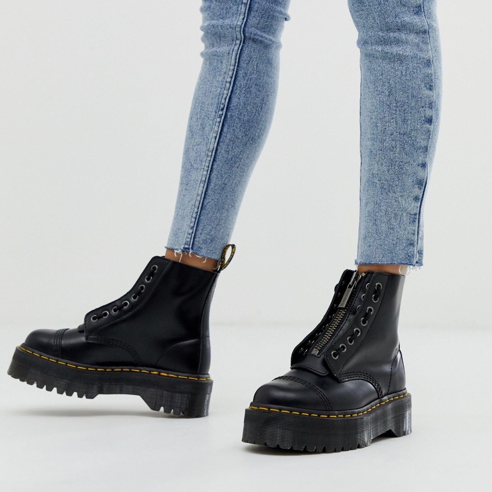 DR. MARTENS SINCLAIR PLATFORM BOOTS IN BLACK SMOOTH LEATHER